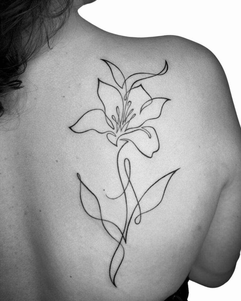 tatuagem delicada lírio