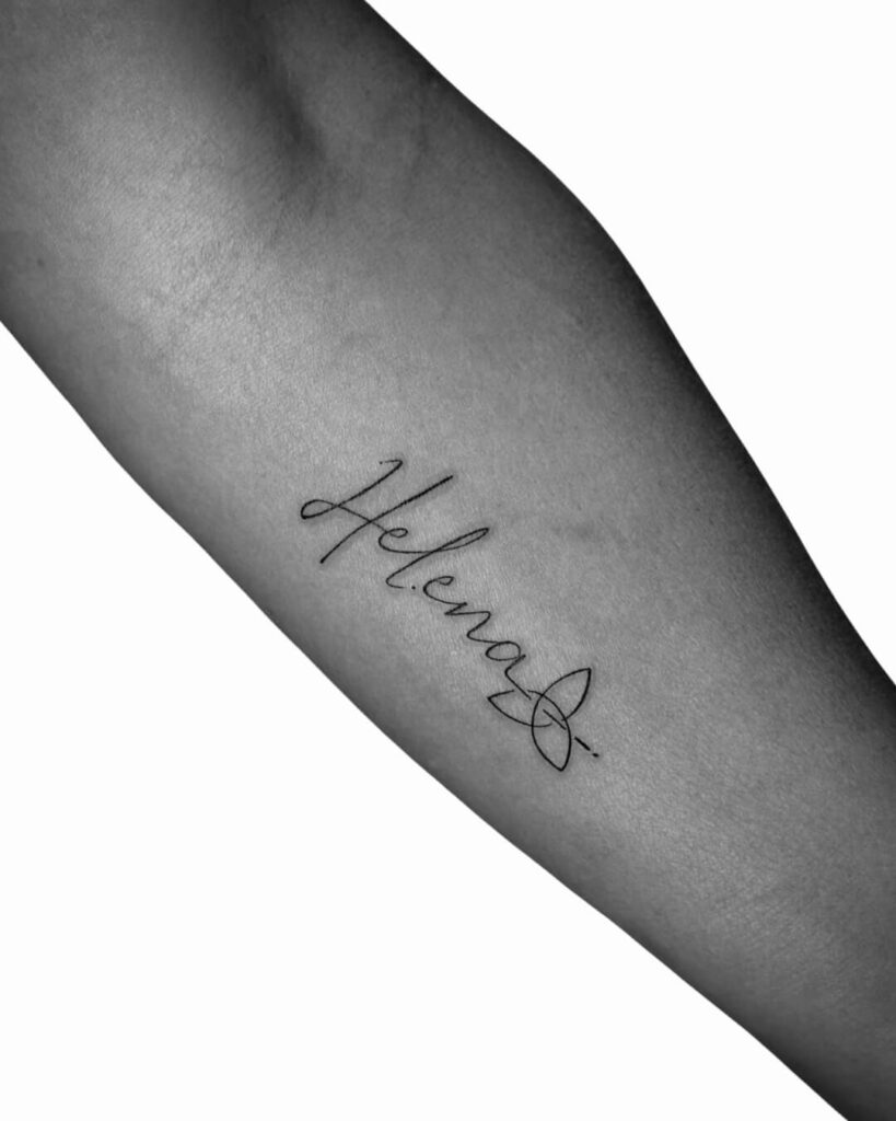tatuagem fina e delicada nome helena